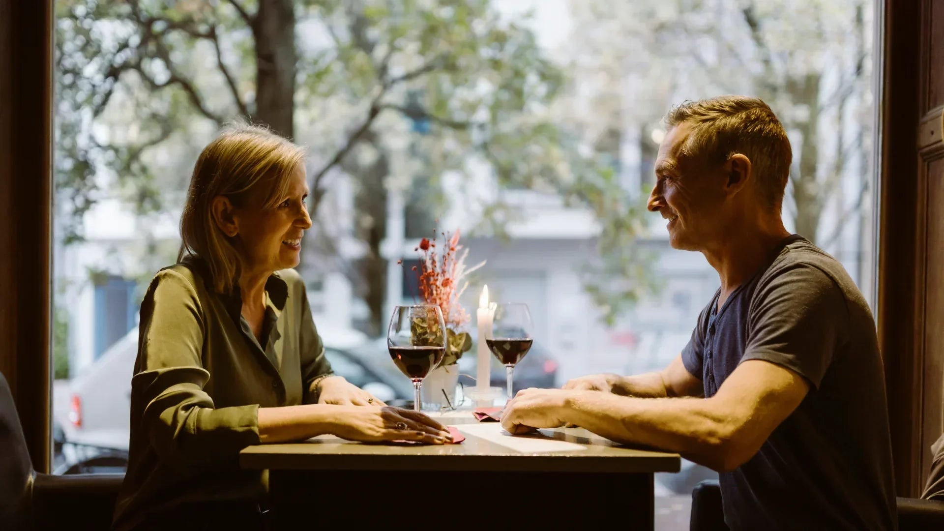 Is Your Loved One Experiencing Hearing Loss? 4 Possible Signs