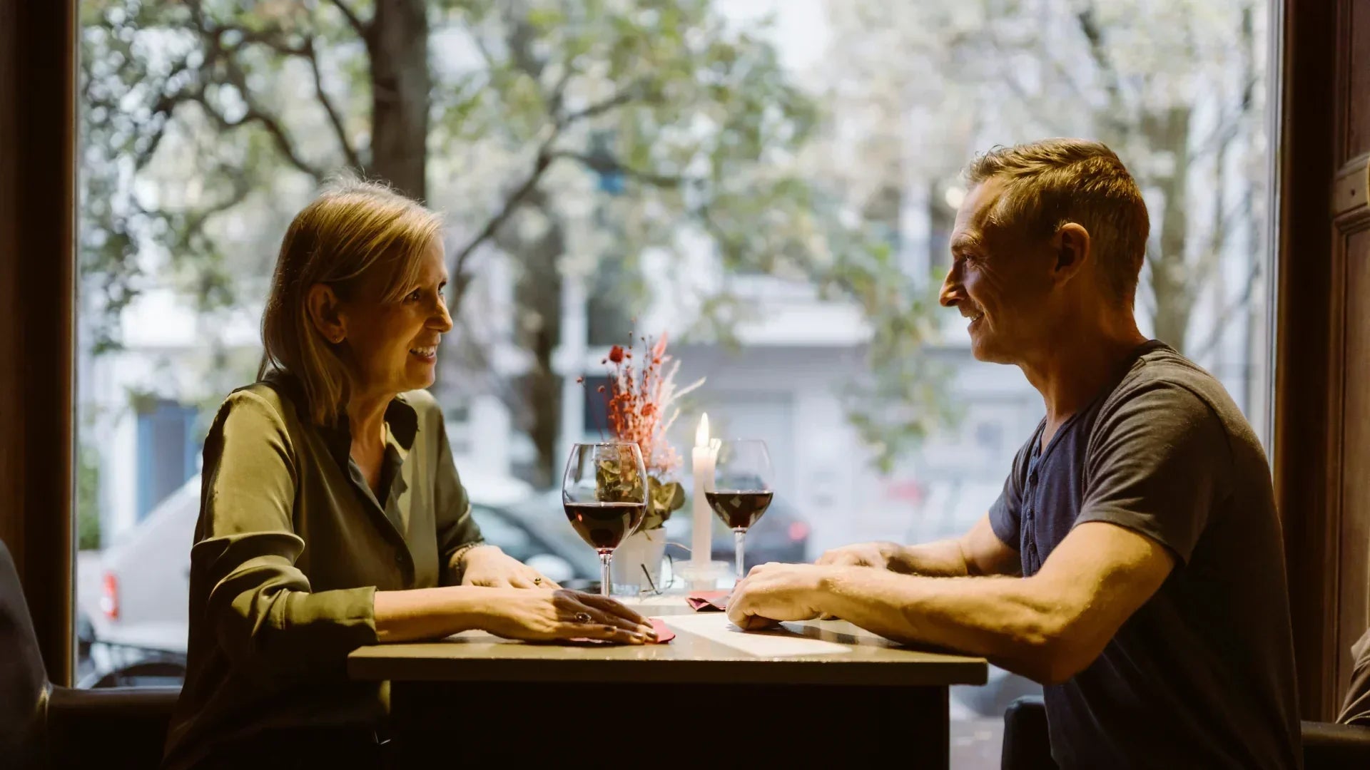 Is Your Loved One Experiencing Hearing Loss? 4 Possible Signs