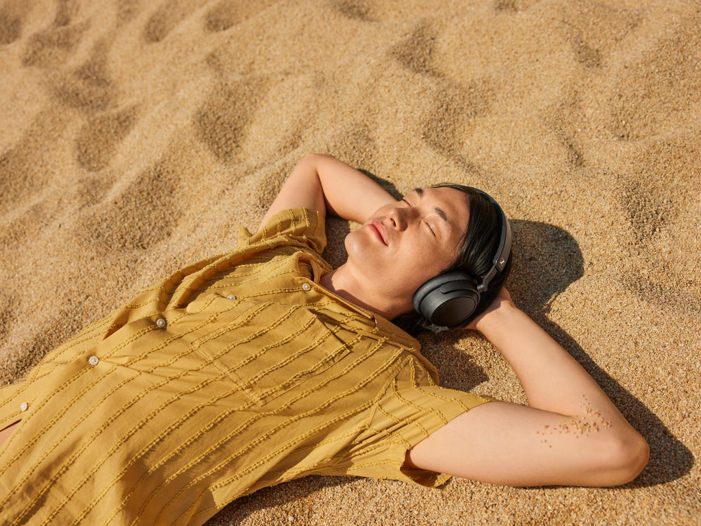 Sennheiser ACCENTUM Plus Wireless Black Life 02