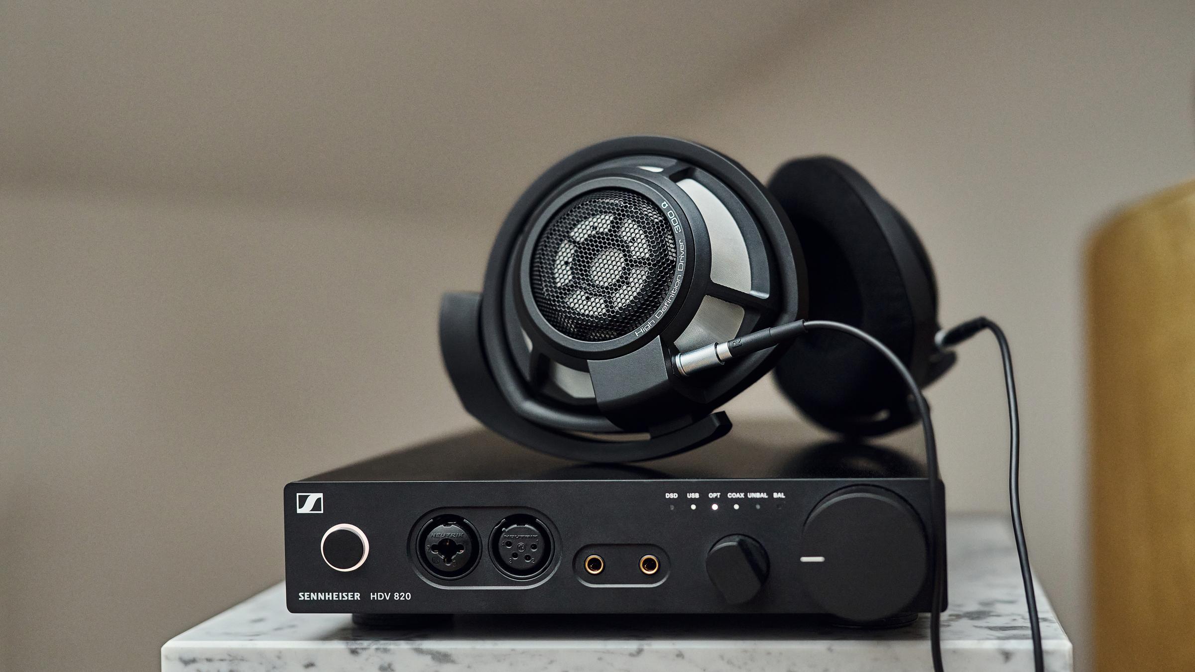 Sennheiser HDV 820 Headphone Amplifier and Sennheiser HD 800 S Audiophile Headphones