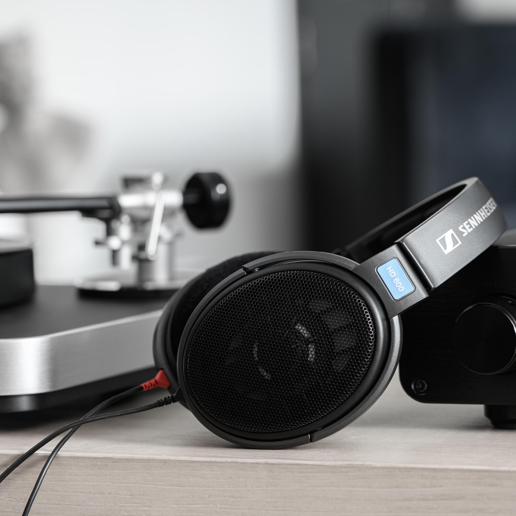 Sennheiser HD 600 Wired Audiophile Headphones with Vinyl Record Player and Headphone Amplifier