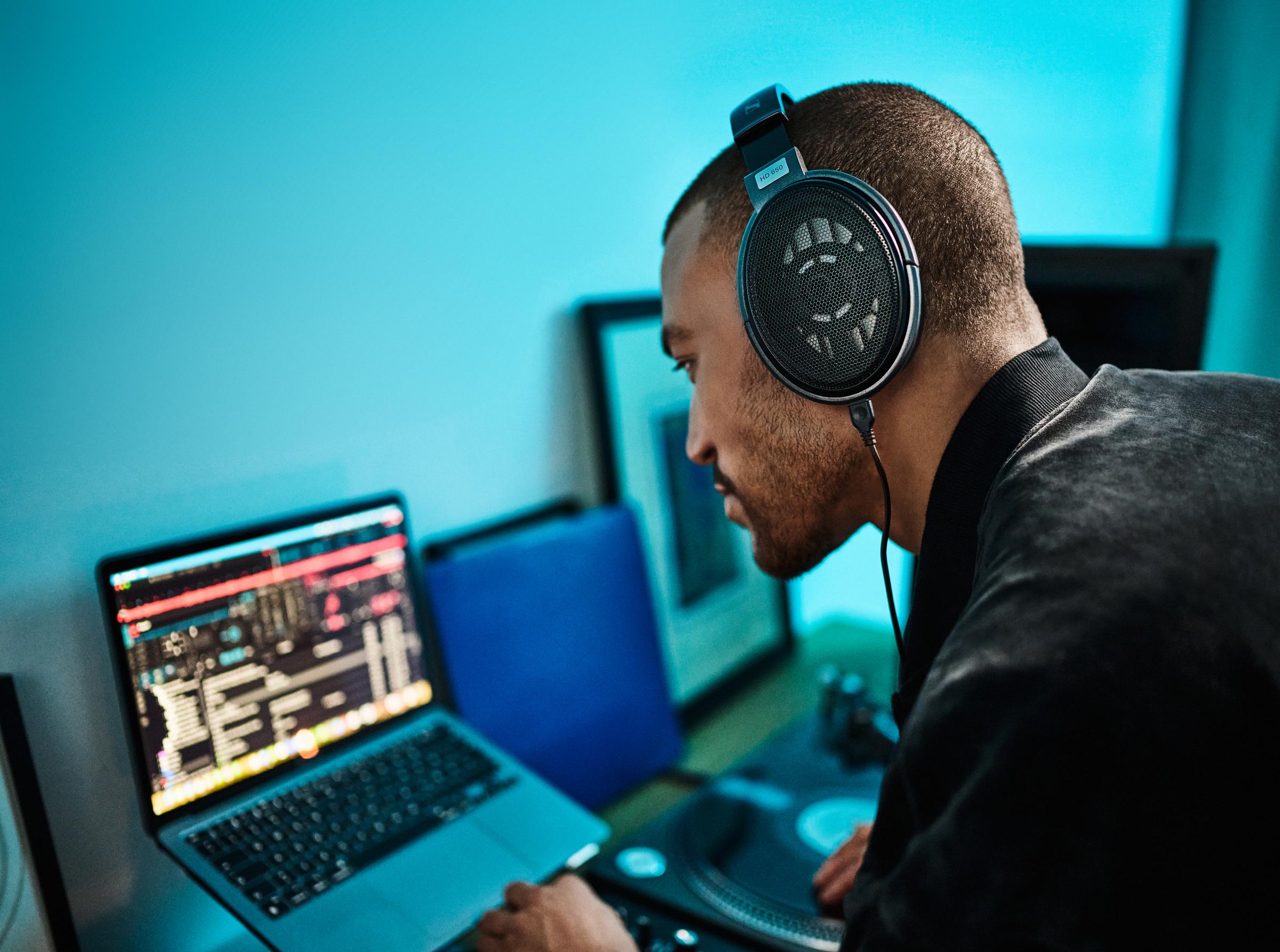 Sennheiser HD 650 Audiophile Open Back Headphones for Mixing and Audio Monitoring