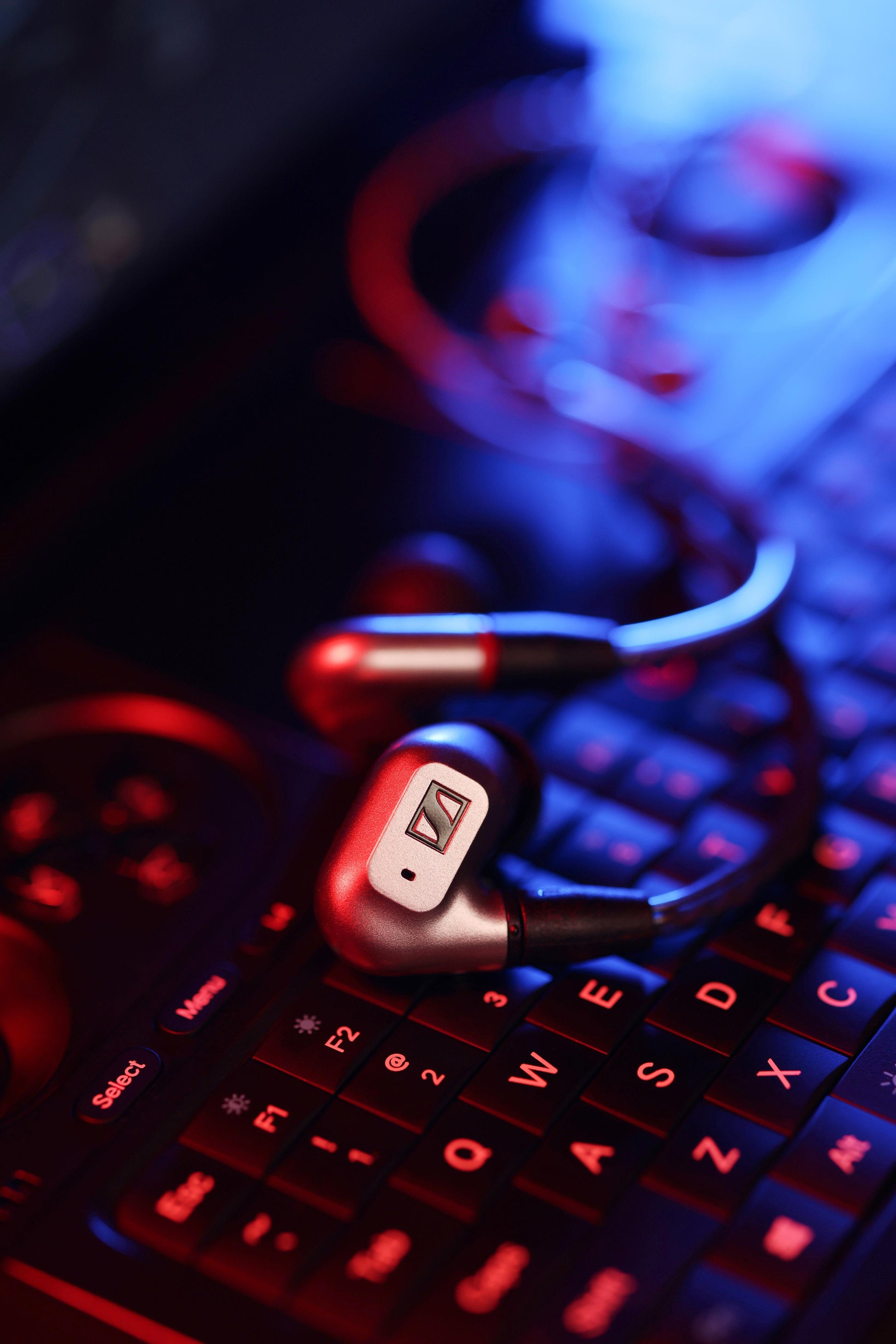 Sennheiser IE 200 Silver Keyboard